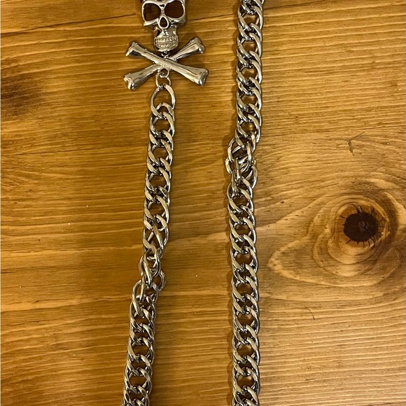 Skull Jean chain - red rhinestones in skull - Picture 4 of 5